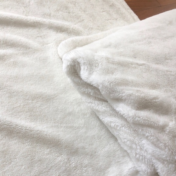Rachel Roy heavy 2 sided Soft White Plush Blanket faux fur feel tag removed - Picture 1 of 6